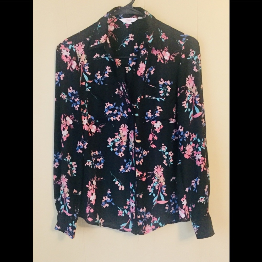 ⭐️BUY 2 GET 1 FREE⭐️ Candies Button Down Blouse.